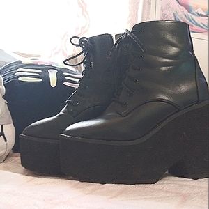 Size 5 black platform boots